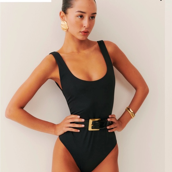 Reformation Victoria One piece swimsuit 
New with tags attached.  Size small - Picture 4 of 11